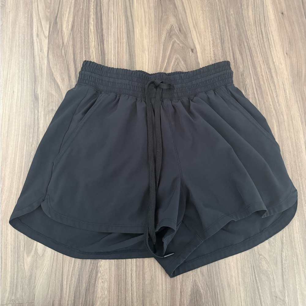 Abercrombie YPB motiontek lined high rise shorts